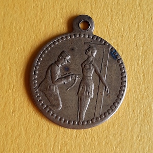 Antique French brass tailor medal pendant, souvenir du conseil de redesign, medal of a tailor, old crafts charm