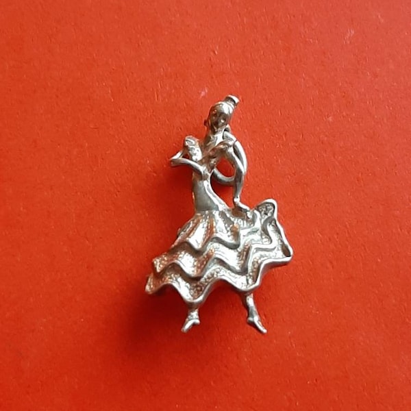 charme argenté détaillé vintage d’une femme dansante, pendentif en argent vintage d’une femme dansant le flamenco, charme vintage Bailaora