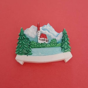 Spilla austriaca in celluloide vintage, souvenir Austria, vecchia spilla di montagna, nostalgia di montagna vintage, spilla della chiesa austriaca
