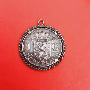 Vintage Dutch 1963 1 gulden silver coin holder charm, filigree coin keeper charm, Queen Juliana of the Netherlands coin medal pendant