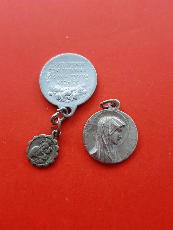 Vintage assortment of religious Catholic items, rosar… Gem