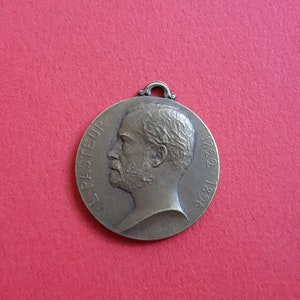 Antique bronze signed medal pendant medal or souvenir centenary of Louis Pasteur, 1822 1922, Memorial medal