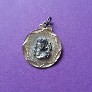 Vintage religious Catholic relief gold plated Jeanne d&#39;Arc, Joan of Arc medal pendant, charm Joan of Arc