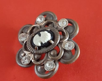 Broche Vintage Camée Damart - Portrait De Femme Années 90 - Plastique Kitsch - Occasion