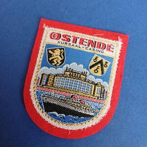 Vintage belgiskt rött filtmärke av Oostende, souvenir Oostende, märke Oostende, emblem Oostende Belgien, vintage märke Oostende