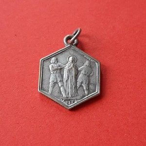 pendentif médaille religieuse catholique vintage de Sainte Godelieve, Godeleva, Godelinab de Gistel Belgique, abbaye ten Putte, charme Gistel