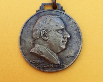 Antique bronze medal pendant medal medallion from Roger Salengro, French politician, signed G. Simon.