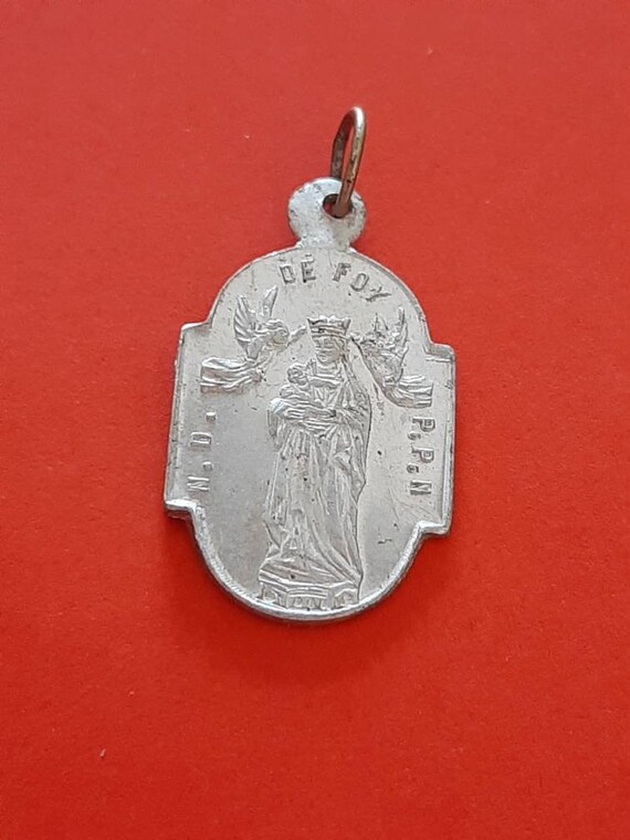 Vintage religious Catholic medal pendant of Our Lady … - Gem