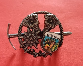 Vintage South German brooch of Bayerischer Wald, Alpin flowers brooch, souvenir brooch Oktoberfest, Bavarian  edelweiss hat pin