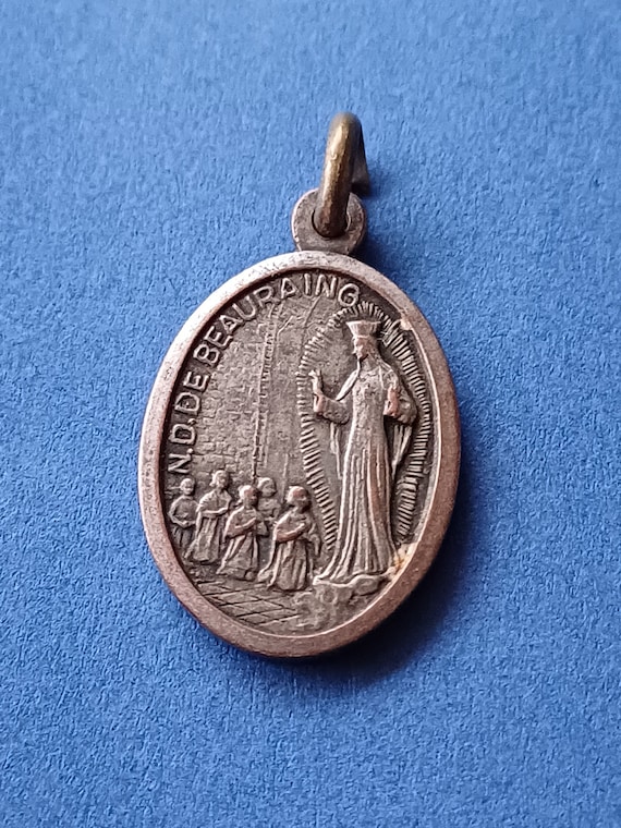 Vintage religous Catholic oval medal pendant of O… - image 2