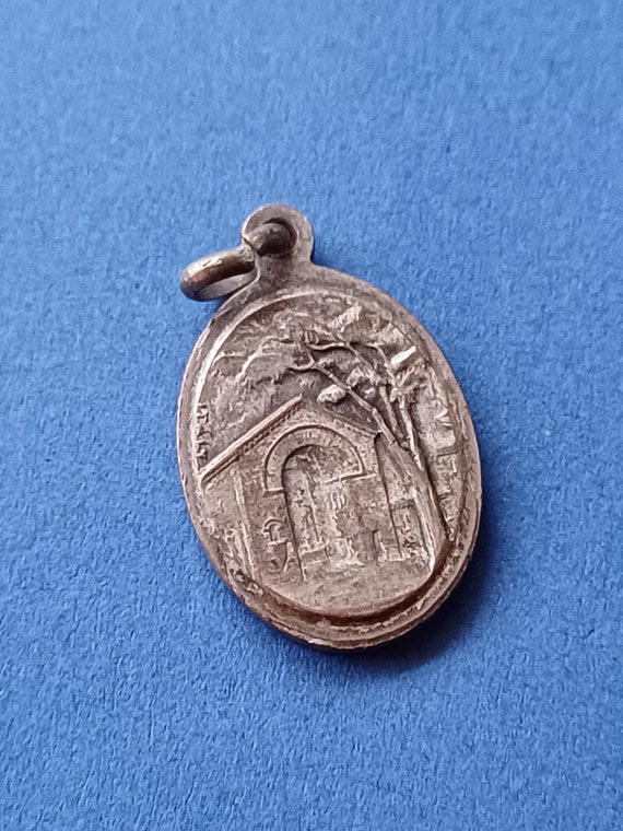 Vintage religous Catholic oval medal pendant of O… - image 3