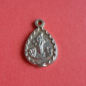pendentif médaille plaquée argent catholique religieux vintage des années 80 de Notre-Dame de Medjugorje, charme Notre-Dame de Medjugorje