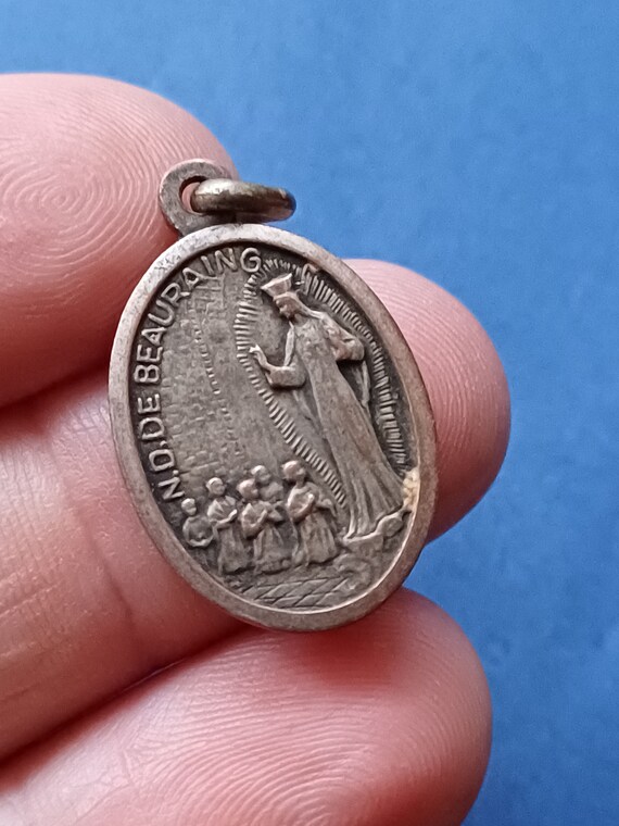 Vintage religous Catholic oval medal pendant of O… - image 7