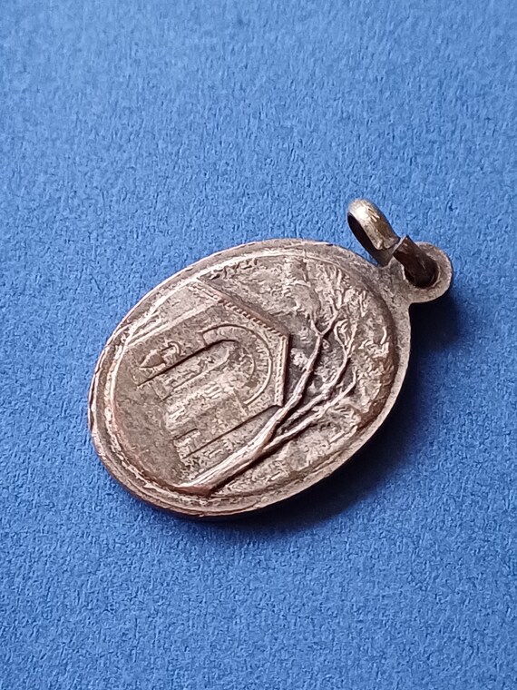 Vintage religous Catholic oval medal pendant of O… - image 4