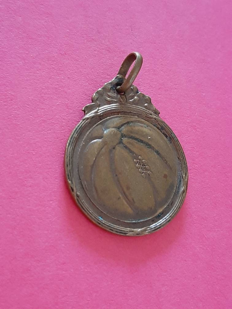 Médaille Pendentif Vintage – Sport Basketball – Ancienne Médaille