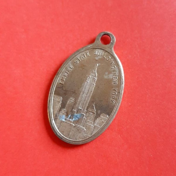 Vintage copper oval medal pendant of the Empire State Building New York, New York City, vintage toeristic pendant New York