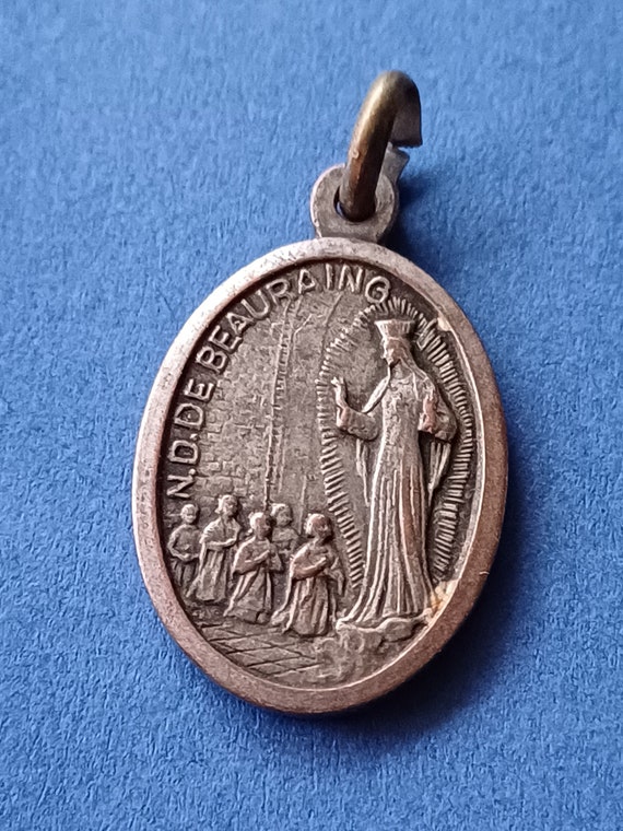 Vintage religous Catholic oval medal pendant of O… - image 5