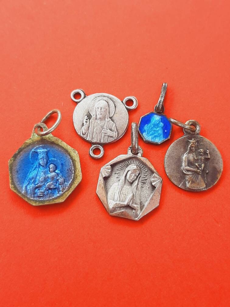 Assortment of 5 vintage religious Catholic medal pendants, mix of charms Holy Mary, mix Virgin Mary, Jesus medals, diy religious mix charms