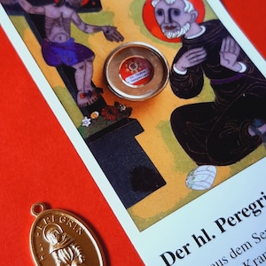 Vintage religiöser katholischer deutscher mattgoldener Medaillenanhänger des Heiligen Peregrine Laziosi, Anhänger und Gebetskarte des Heiligen Peregrinus