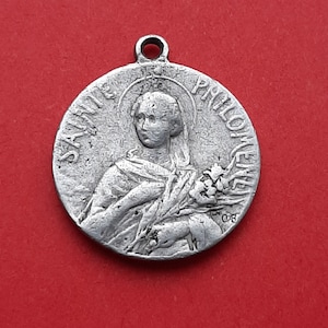pendentif médaille en aluminium signé catholique religieux vintage de Sainte Philomène et Saint Jean Johannes Vianney