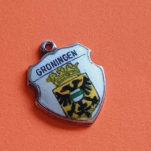 Vintage silver plated and enamel travel shield charm of Groningen Holland, enamel charm Groningen, souvenir Groningen, crest Groningen