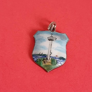 charme de bouclier de voyage en argent et émail vintage de Rotterdam Hollande, charme néerlandais de Rotterdam en argent poinçonné, l'Euromast Rotterdam Holland