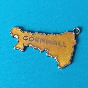 vintage argent sterling et émail jaune Charme de carte de pays de Cornouailles, carte de pays Charme de Cornouailles, charme de Cornouailles en émail jaune