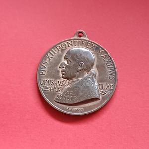Vintage religious Catholic copper Pope Pius XII medal pendant, medal of Pope Pius XII