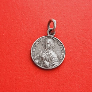 vintage religieux catholique Français pendentif médaille plaqué argent de Sainte Bernadette, Lourdes France, charme Sainte Bernadette