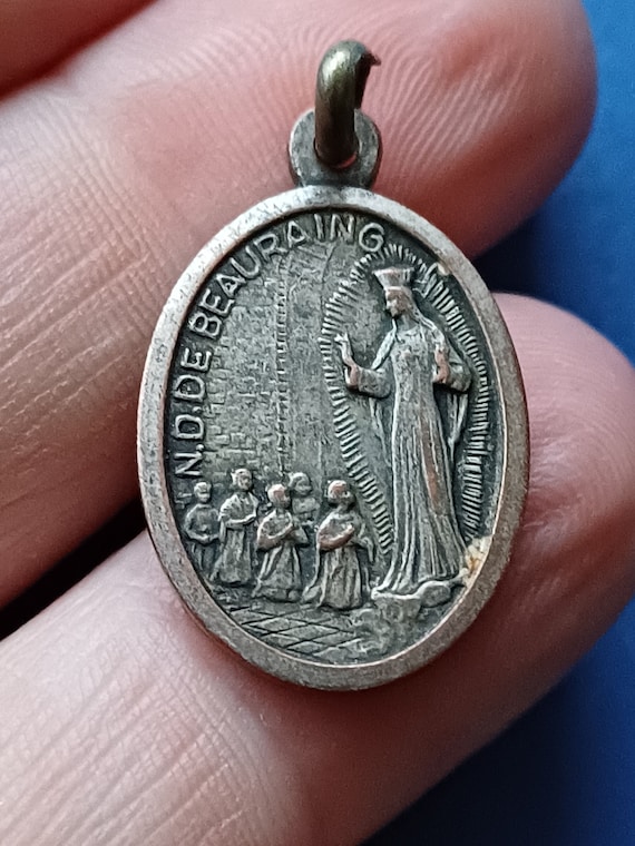 Vintage religous Catholic oval medal pendant of O… - image 6