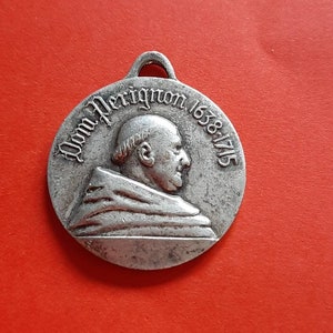 Vintage religious Catholic medal pendant of Dom Pérignon, Pierre Pérignon, cuvée dom Pérignon, Moët et Chandon, Épernay de France, Champagne
