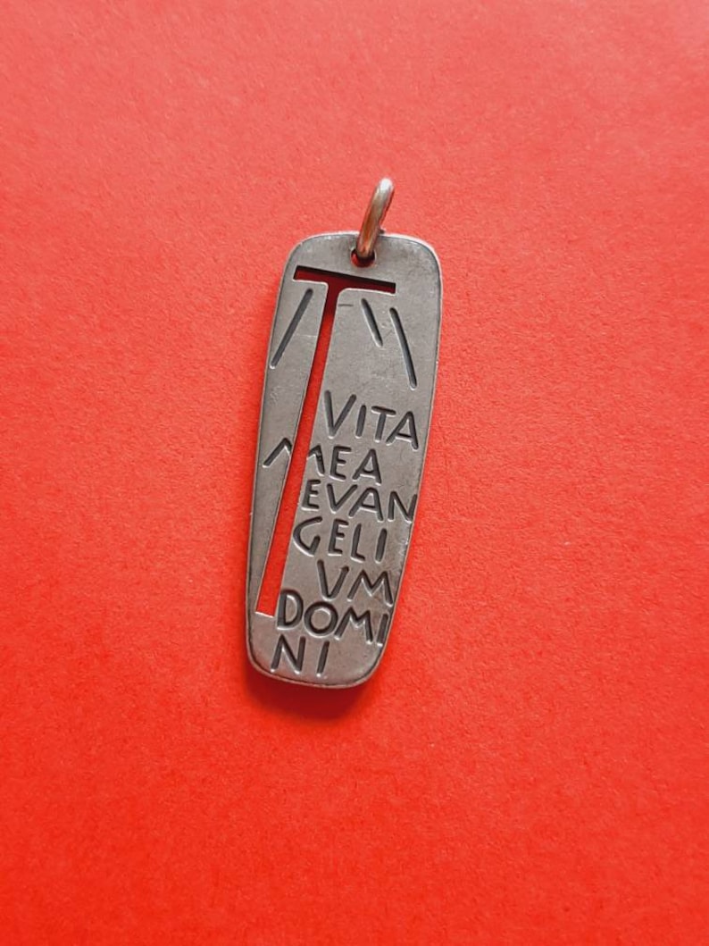 Mettler Huguenin Beautiful vintage open worked detailed silver plated pendant of Vita Mea Evangelium Domini K