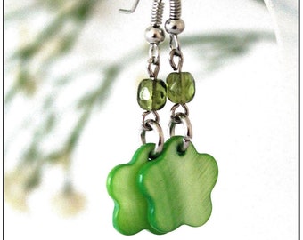 Green Pearl Flower Earrings