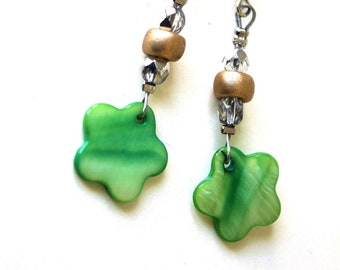 Green Pearl Flower Earrings