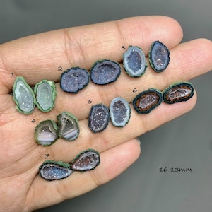 May include: A collection of small, oval-shaped druzy agate slices with green edges, numbered 1 through 7. The stones feature sparkling crystalline centres in shades of blue, purple, and brown. The text 16-13mm is visible on the lower right.