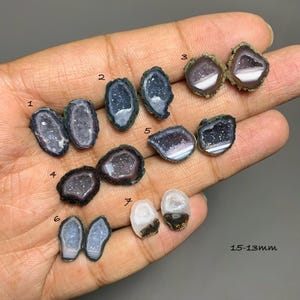 May include: A collection of small, irregular geode slices labeled 1 through 7, featuring crystalline centers and banded edges in shades of purple, gray, and white. The stones measure between 13-15mm, as indicated by the text in the image.