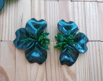 unique Flower button burst forest green clip on earrings,black emerald red blue bead,fireburst,  inspired,gift,handmade