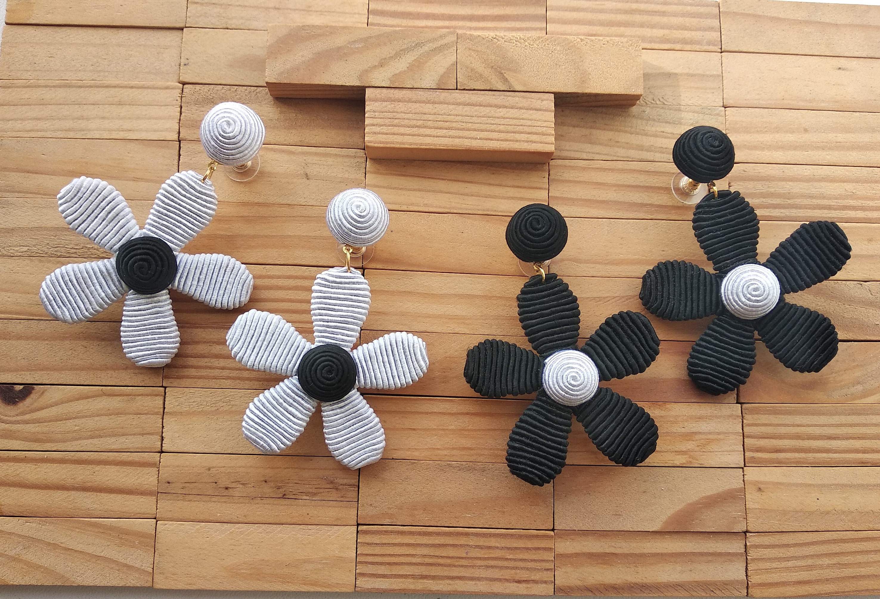 White Black Daisy Drop Bon Bon Clip on Earringsstud / Post | Etsy