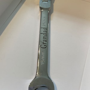Personlig 15 mm skiftnyckel, graverad present till pappa eller morfar