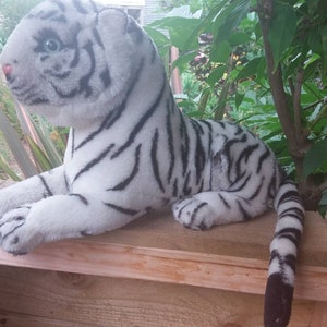 Lovely vintage laying white tiger/unusual/gc/1990s