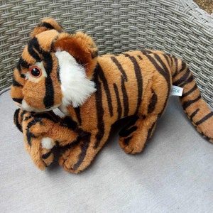 Grove International tiger/carrying baby/gc