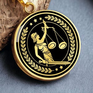 Colar Balança da Justiça Presente de Advogado Pingente Senhora da Justiça Joia Ouro Prata