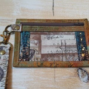 Cartera con cremallera y correa para la muñeca para guardar tarjetas y dinero en efectivo de Tim Holtz ~ Cartera de melange ~ Cartera única ~ Cartera de algodón con bolsillo frontal transparente