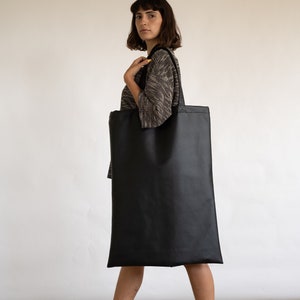 Bolso de piel vegana negro