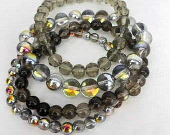 Plata gris iridiscente apilamiento pulseras Conjunto 4 hecho a mano