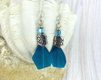 Mar vidrio azul Dangle Shell Pendientes Silver Tono Floral Azul Turquesa