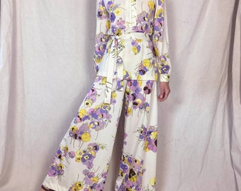 1970s Floral Set Wide Leg 2 Piece Hostess Party Dress Pantsuit Pajama Pant Suit Chic 1960s 60s 70s Ossie Clark Style