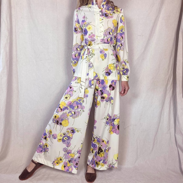 1960s Floral Wide Leg Pant Set Hostess Party Dress Pantsuit Two Piece Pajama Pant Suit Chic 60s 70s Ossie Clark Style