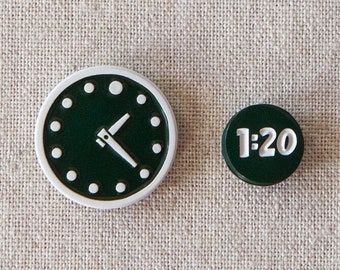 Wrigley Field Scoreboard Clock Chicago Cubs enamel pin – Game time is 1:20pm at Wrigley! Add the mini pin for a fun set! Perfect Cubs gift!