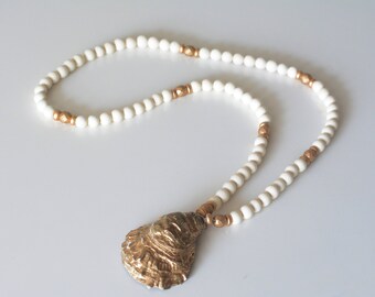 Gouden ketting met oesterschelp